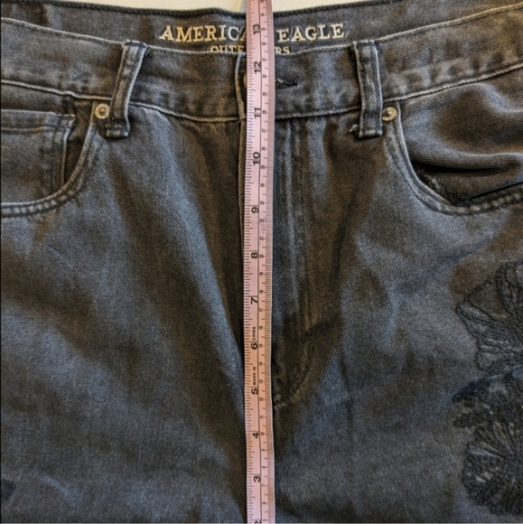 🖤 AEO Faded Black High Rise Ankle Mom Jean with Floral Embroidery, 10 - Picture 12 of 16